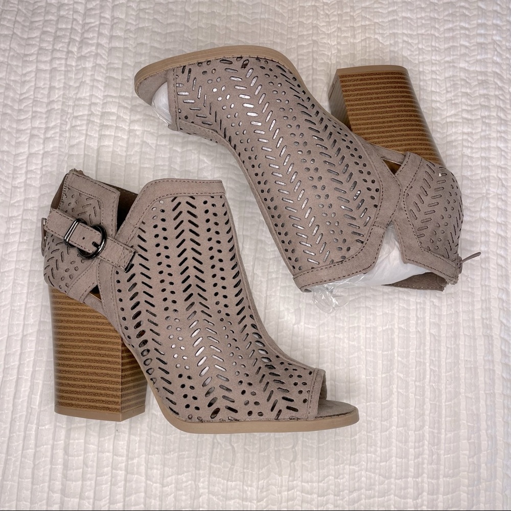 Qupid Beige Cut-Out Ankle Booties